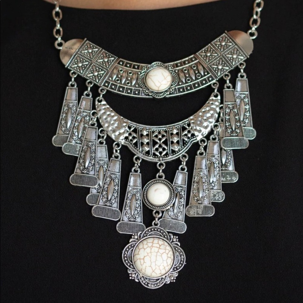 Sahara Royal  White cream Necklace & earring.